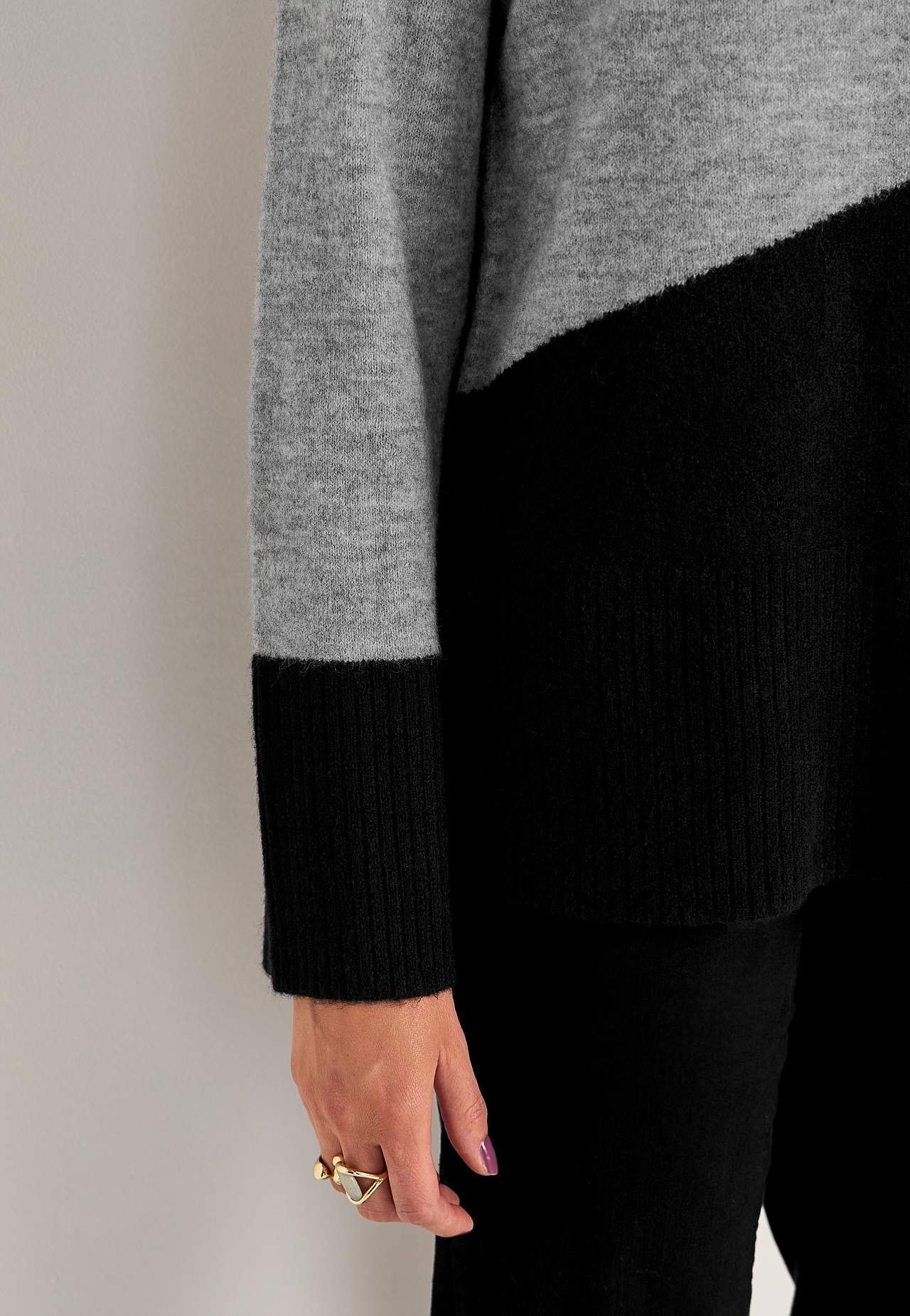Gestrickter Pullover mit Rundhals