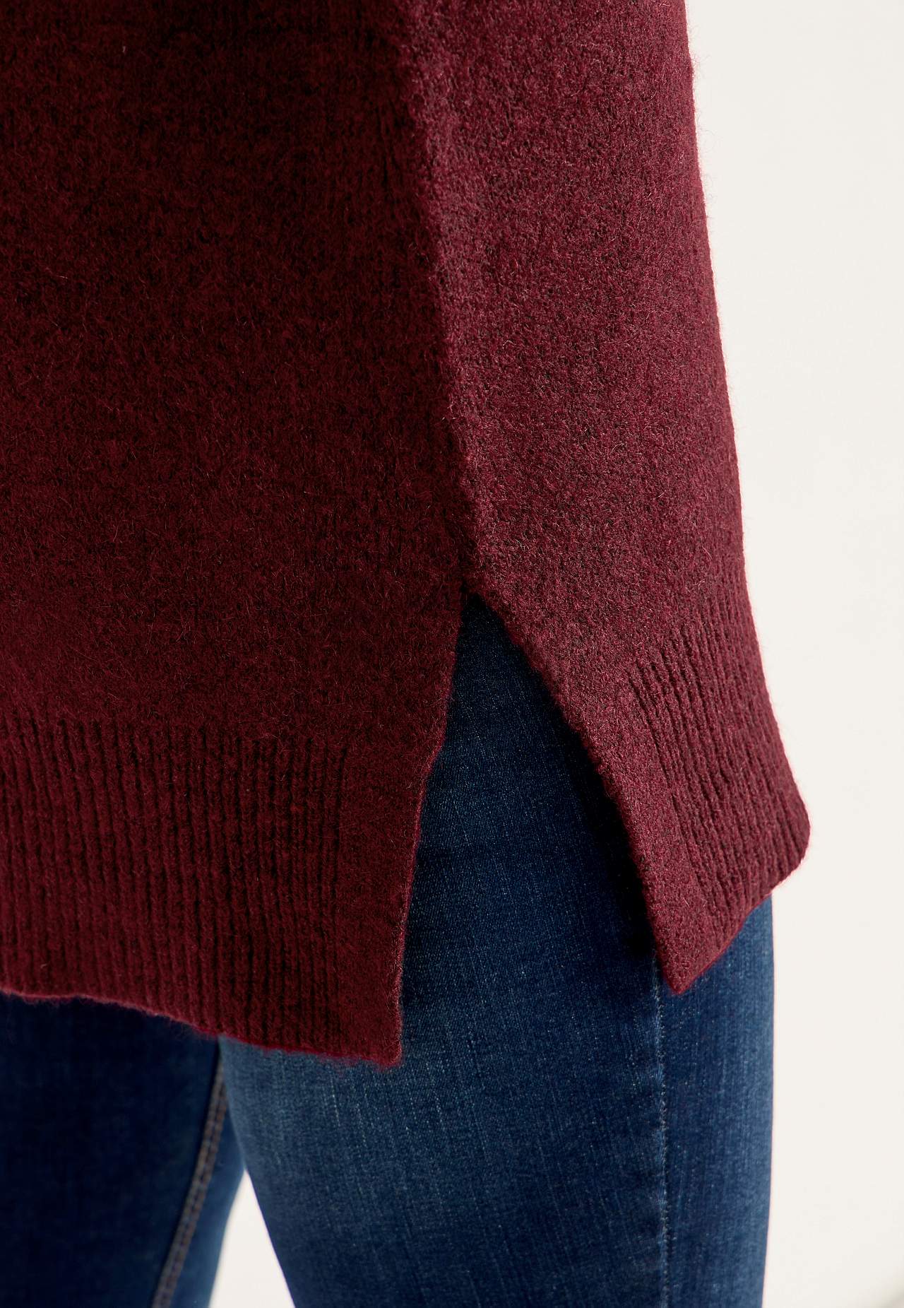 Gestrickte Tunika mit Schlitzen