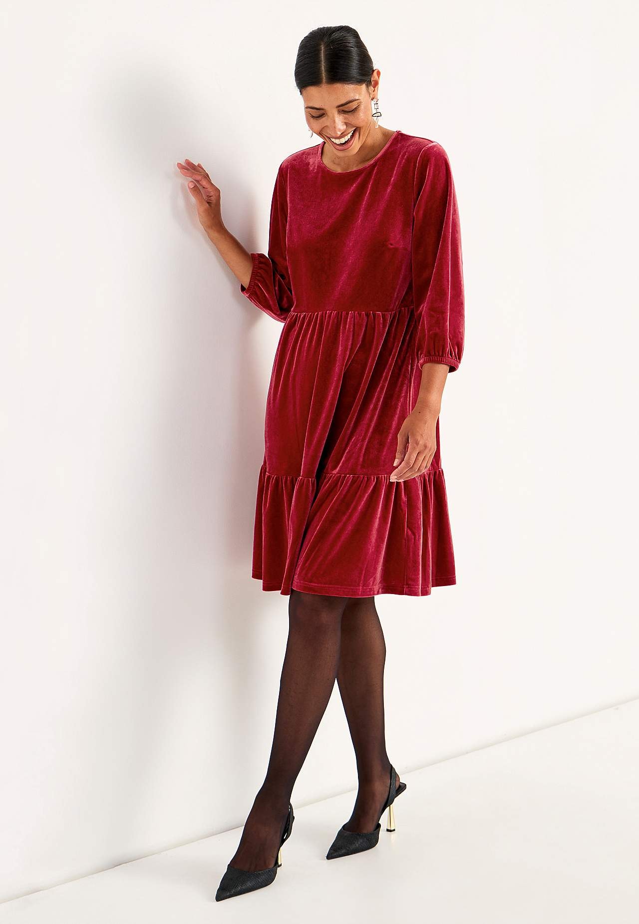 Samtkleid mit Volants