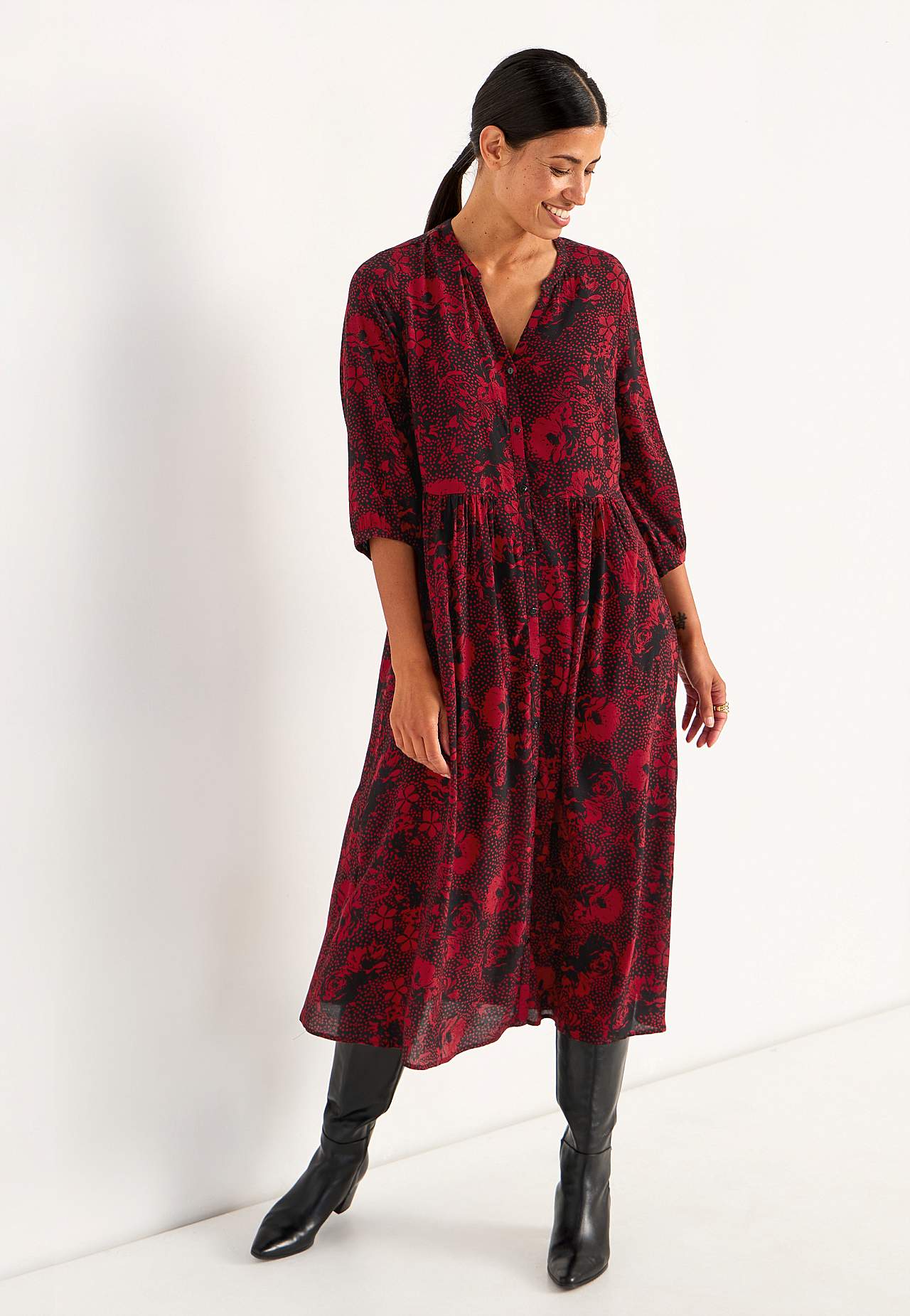 Kleid aus Viskose mit einem Blumen-Muster