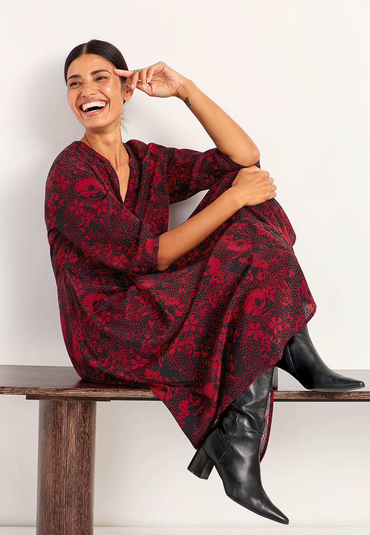 Kleid aus Viskose mit einem Blumen-Muster