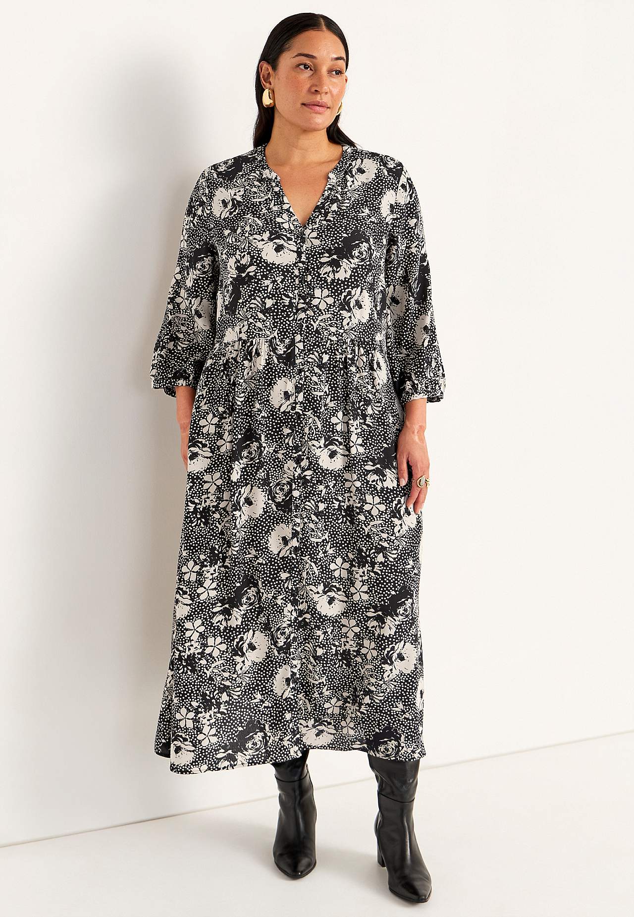 Kleid aus Viskose mit einem Blumen-Muster