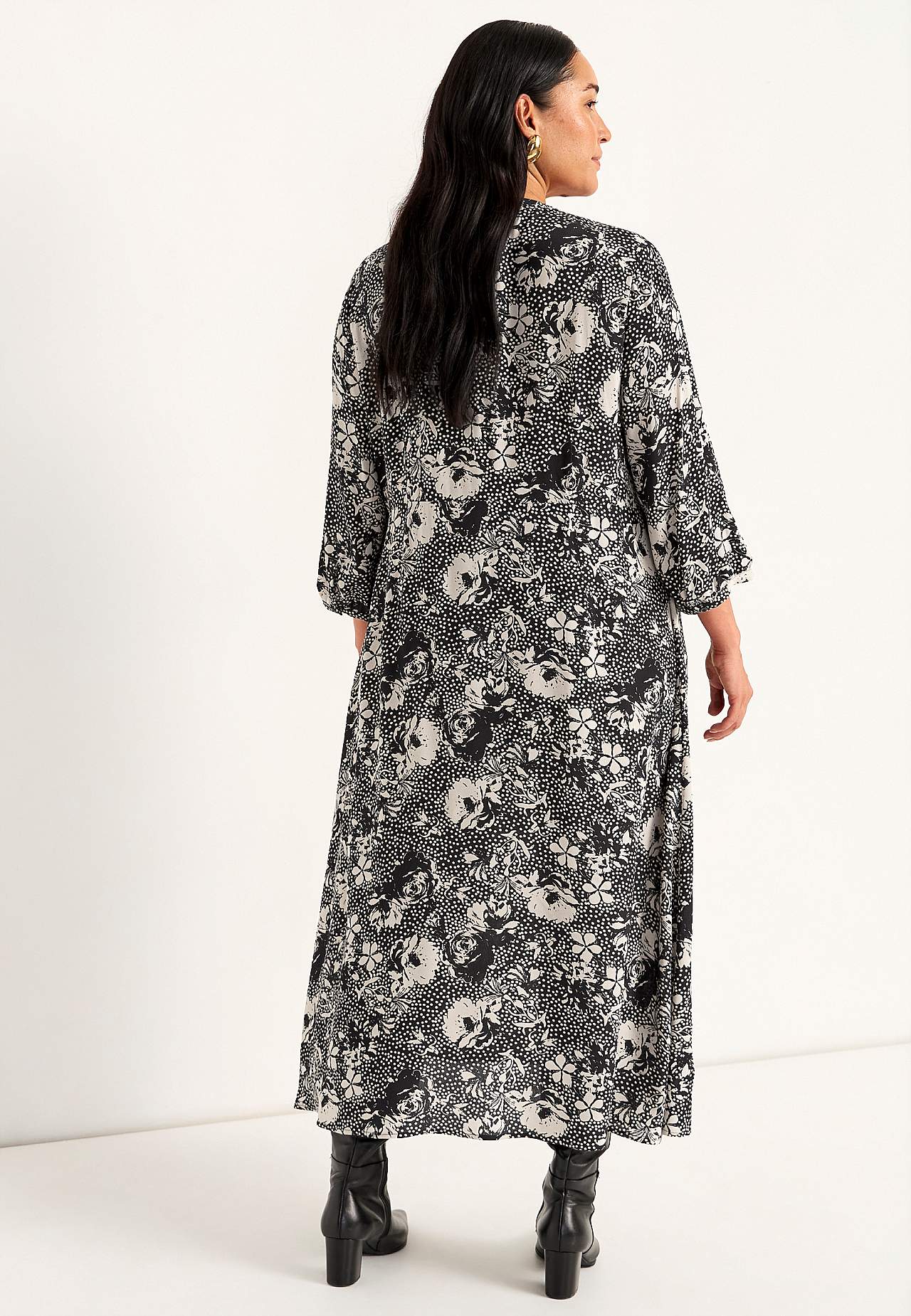 Kleid aus Viskose mit einem Blumen-Muster