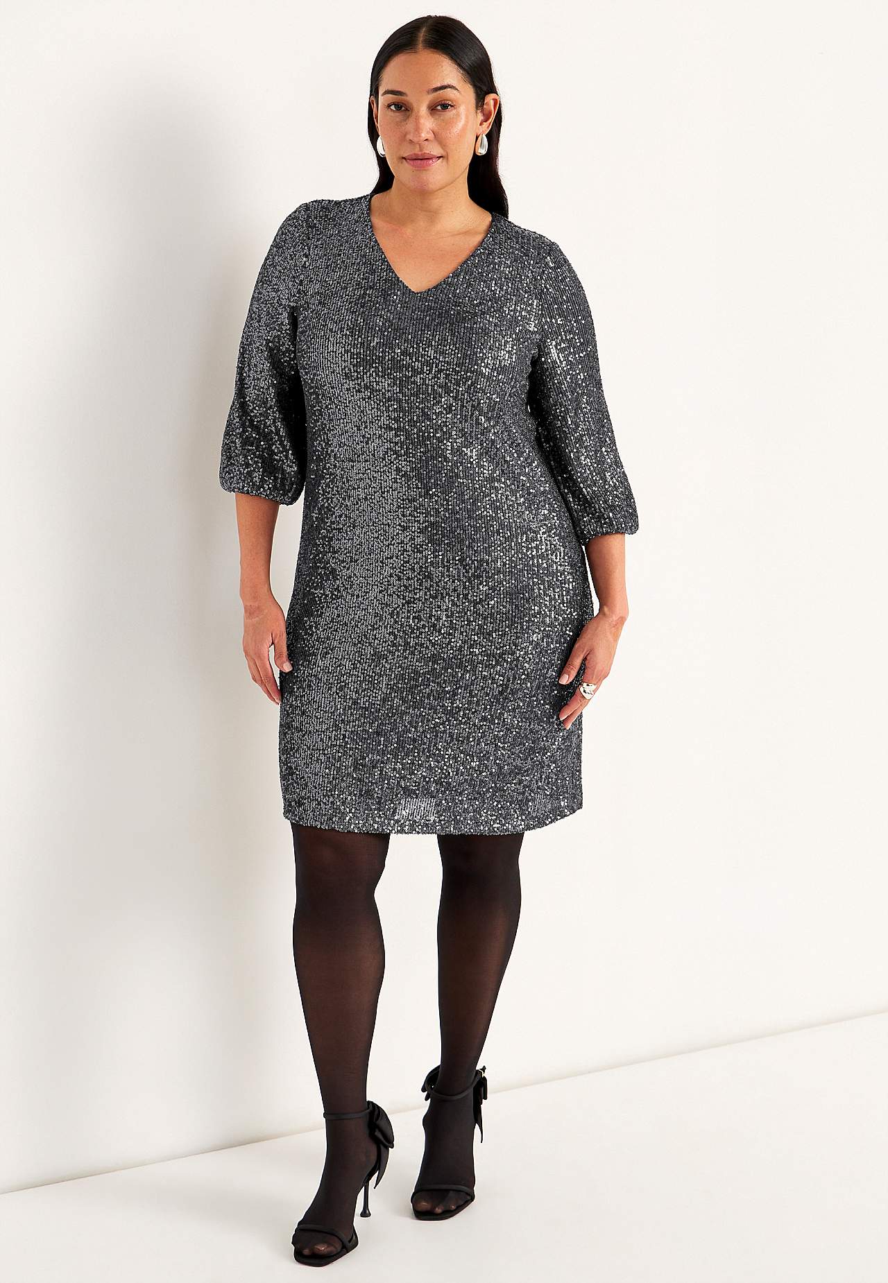 Paillettenkleid mit einem V-Ausschnitt