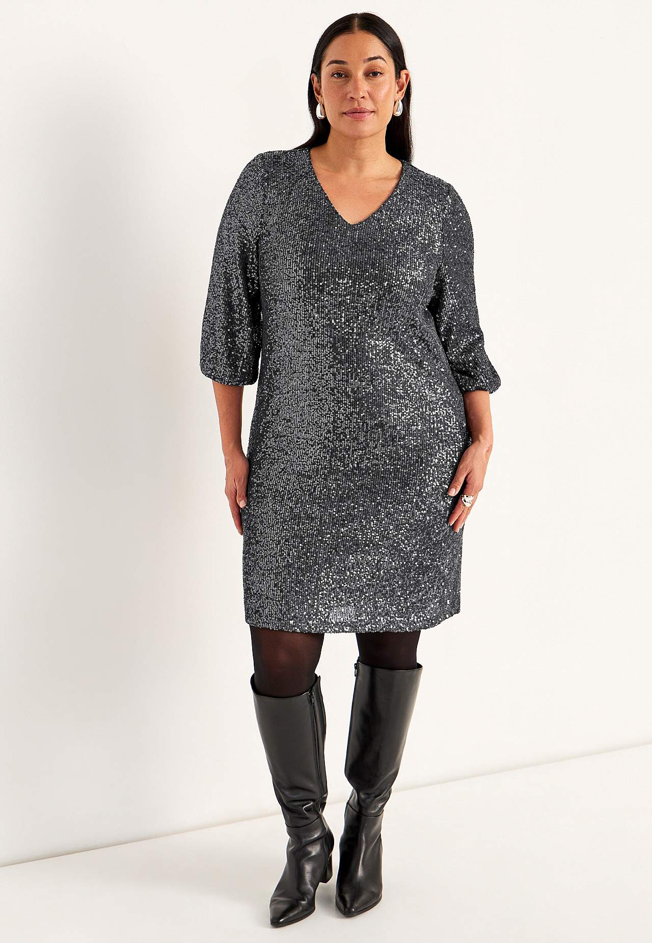 Paillettenkleid mit einem V-Ausschnitt