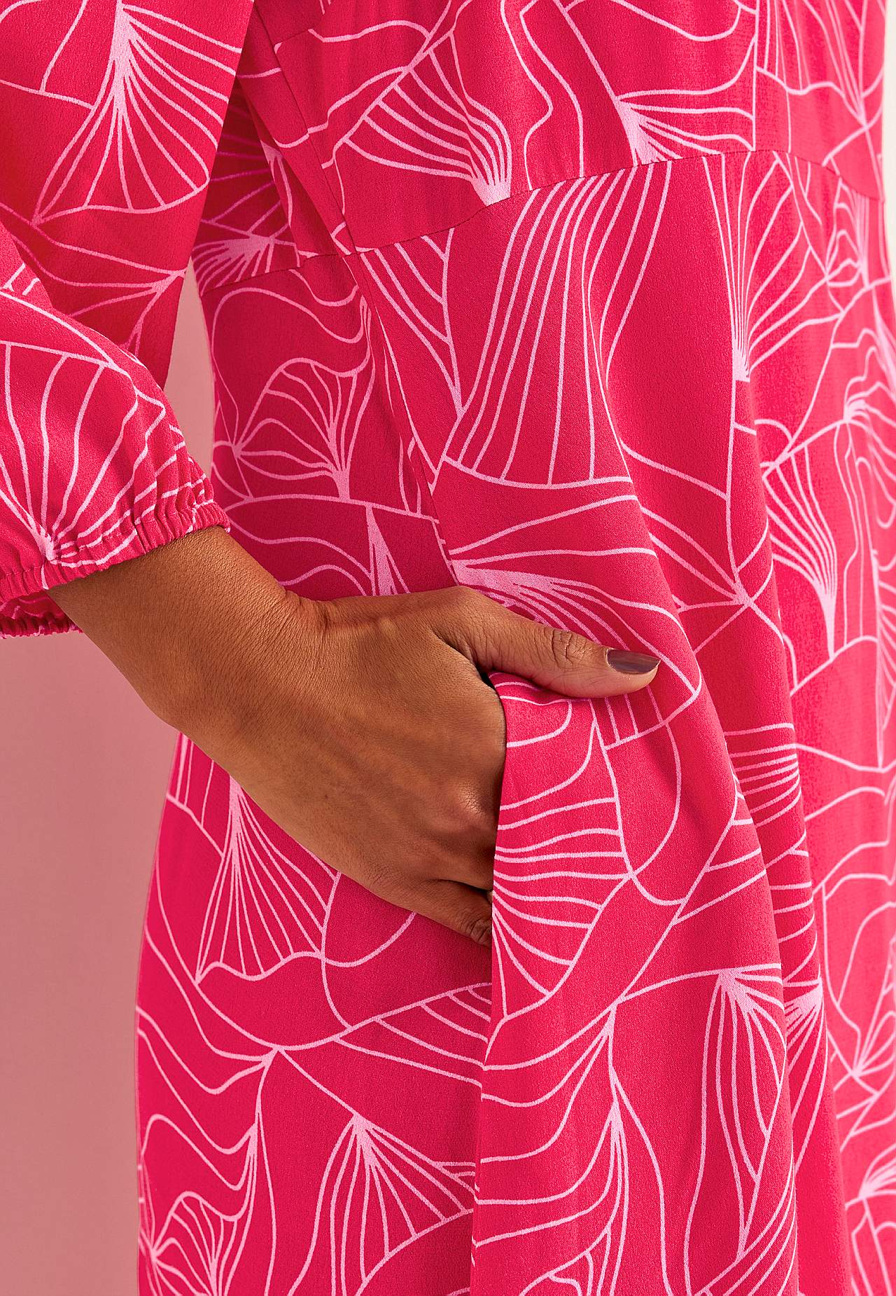 Gewebtes Kleid mit Taschen