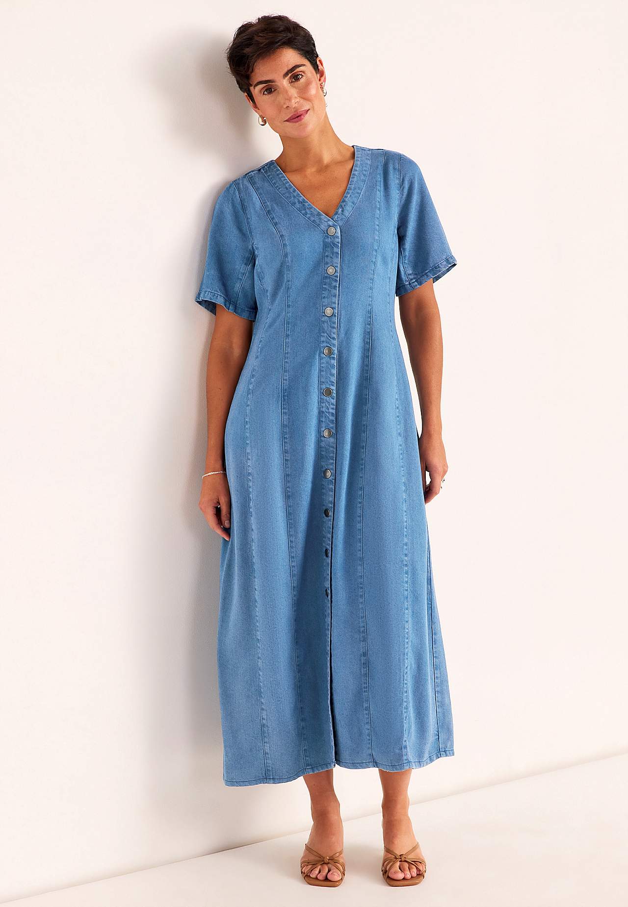 Ultra-weiches Premium Jeanskleid mit Knöpfen