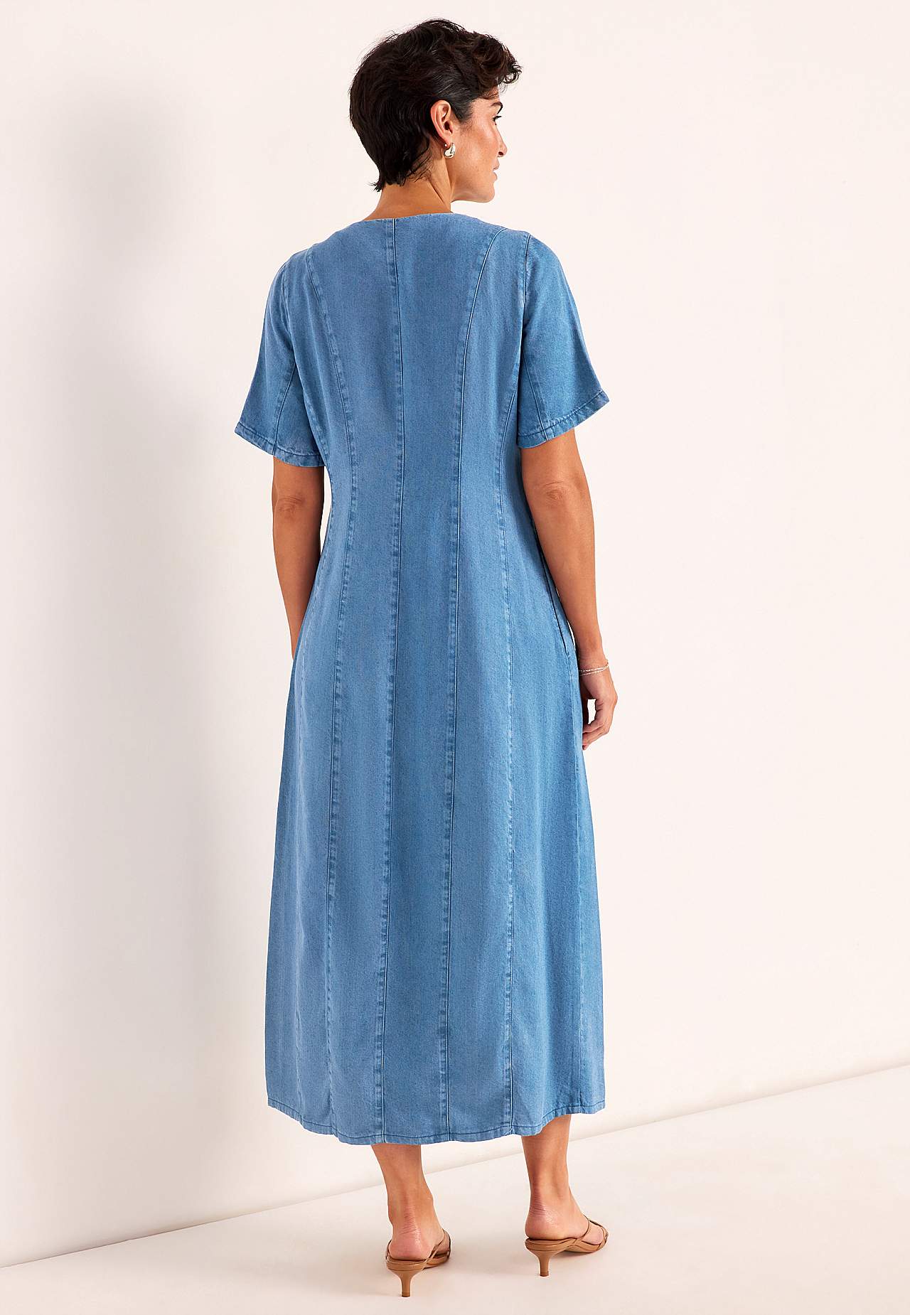 Ultra-weiches Premium Jeanskleid mit Knöpfen