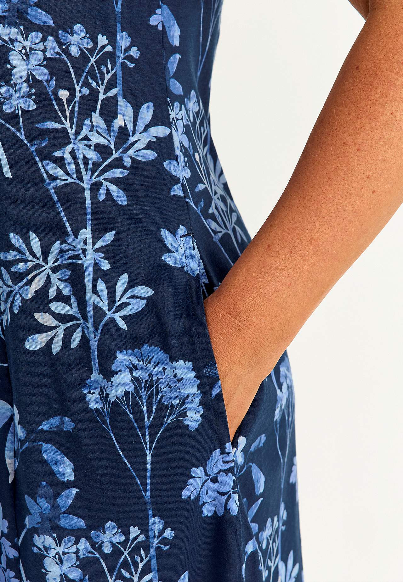 Gemustertes Jerseykleid mit Taschen