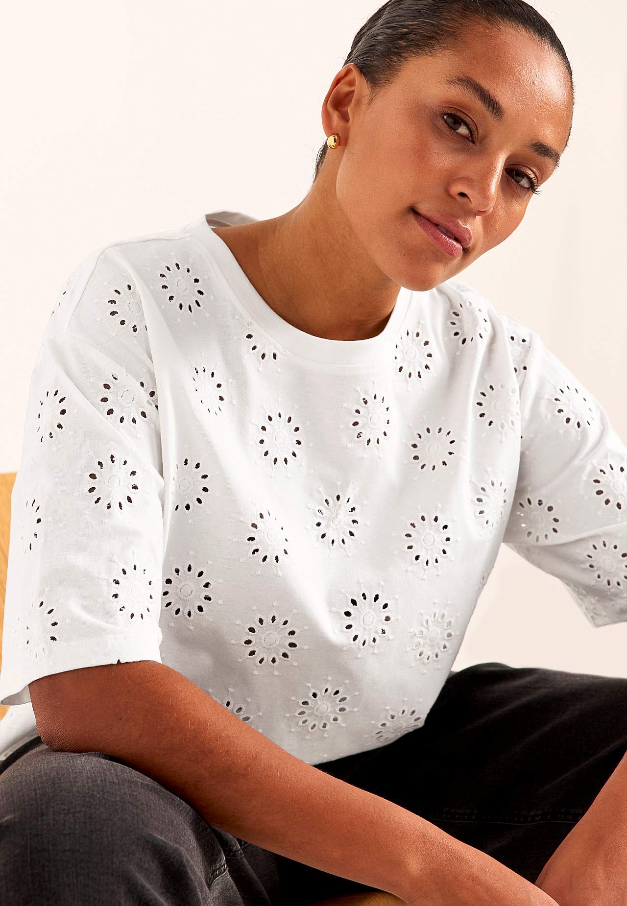 Jersey-Top mit gesticktem Lochmuster