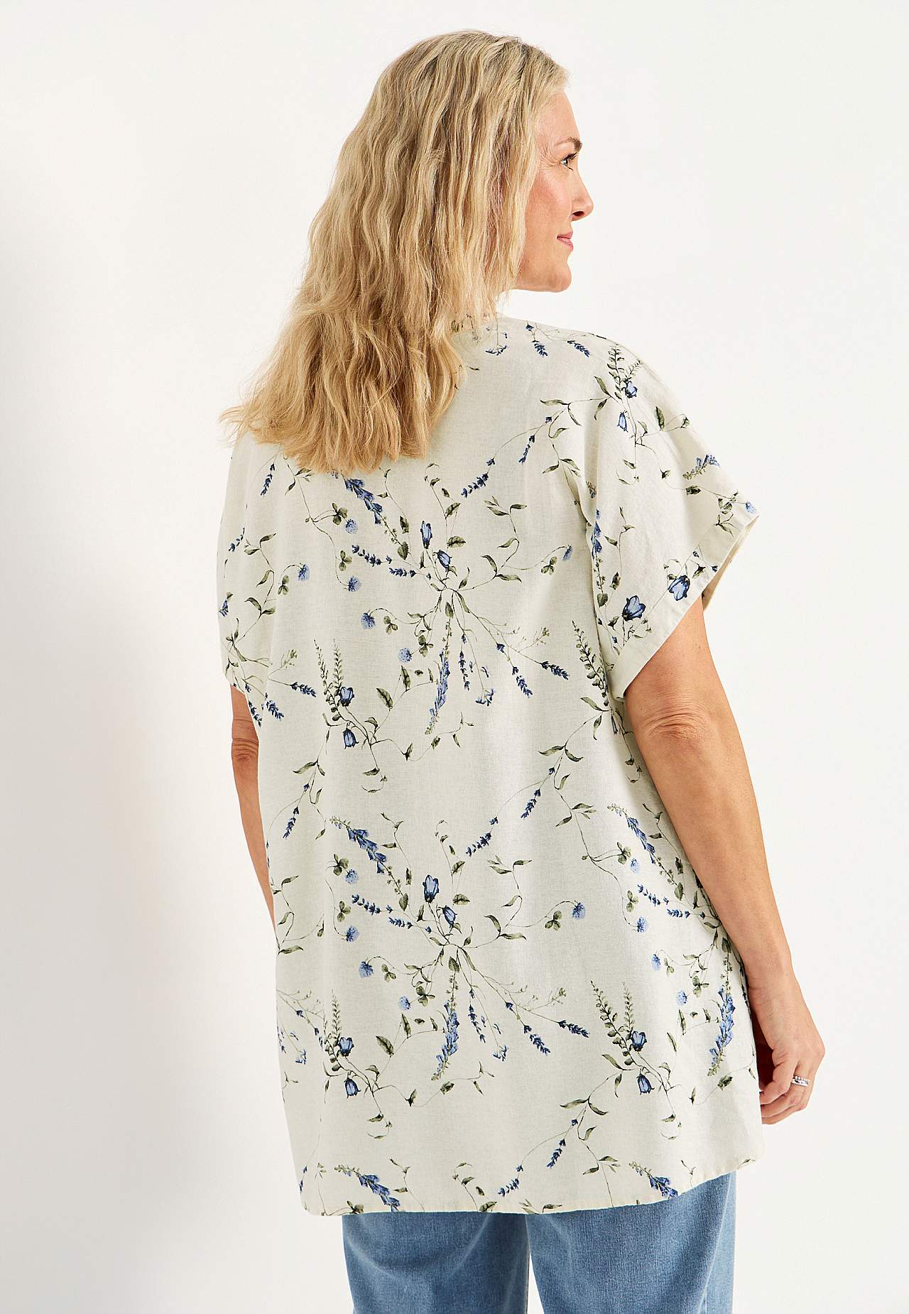 Blumige Leinentunika mit Knöpfen