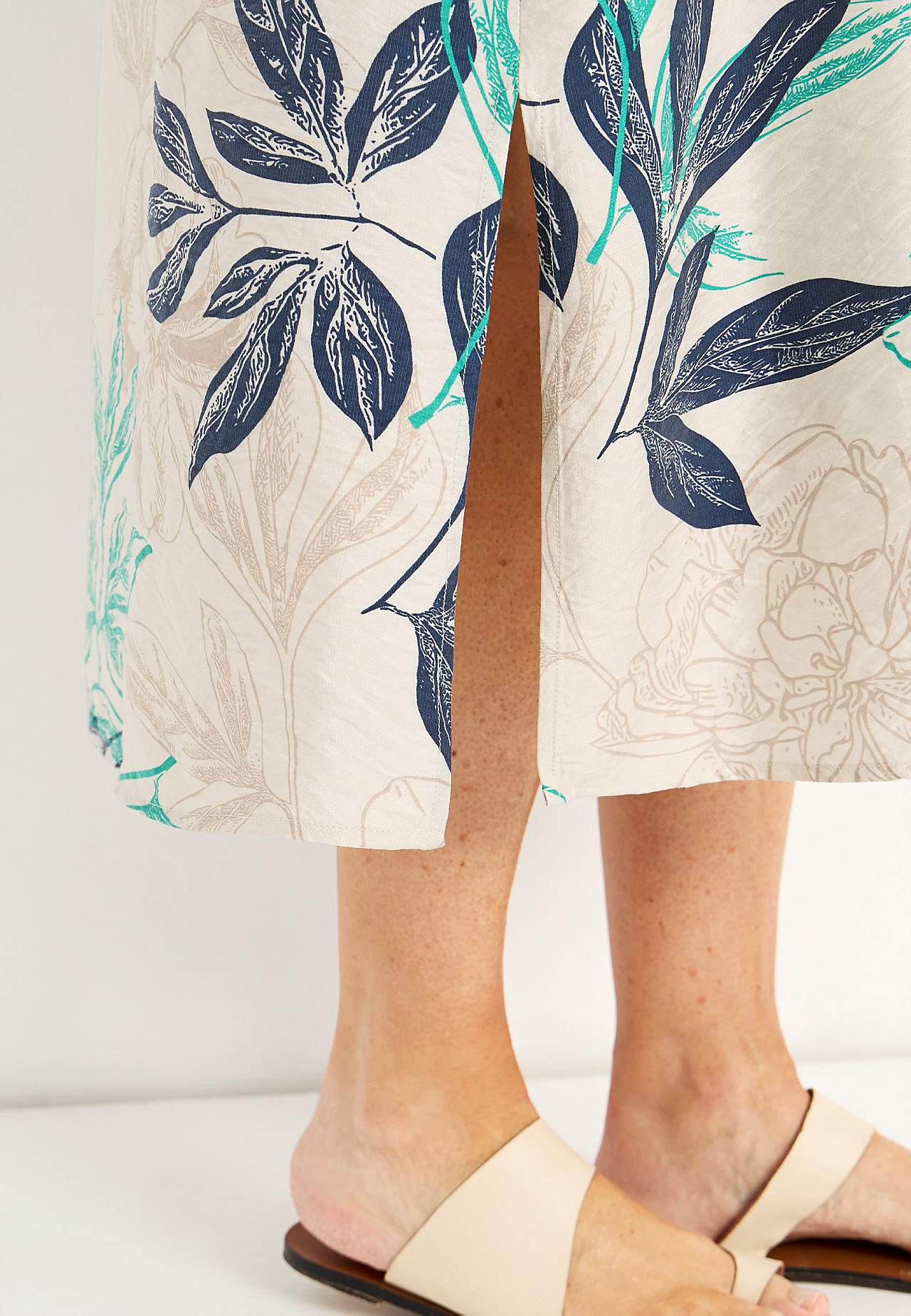 Blumiges Hemdkleid aus weicher Viskosemischung