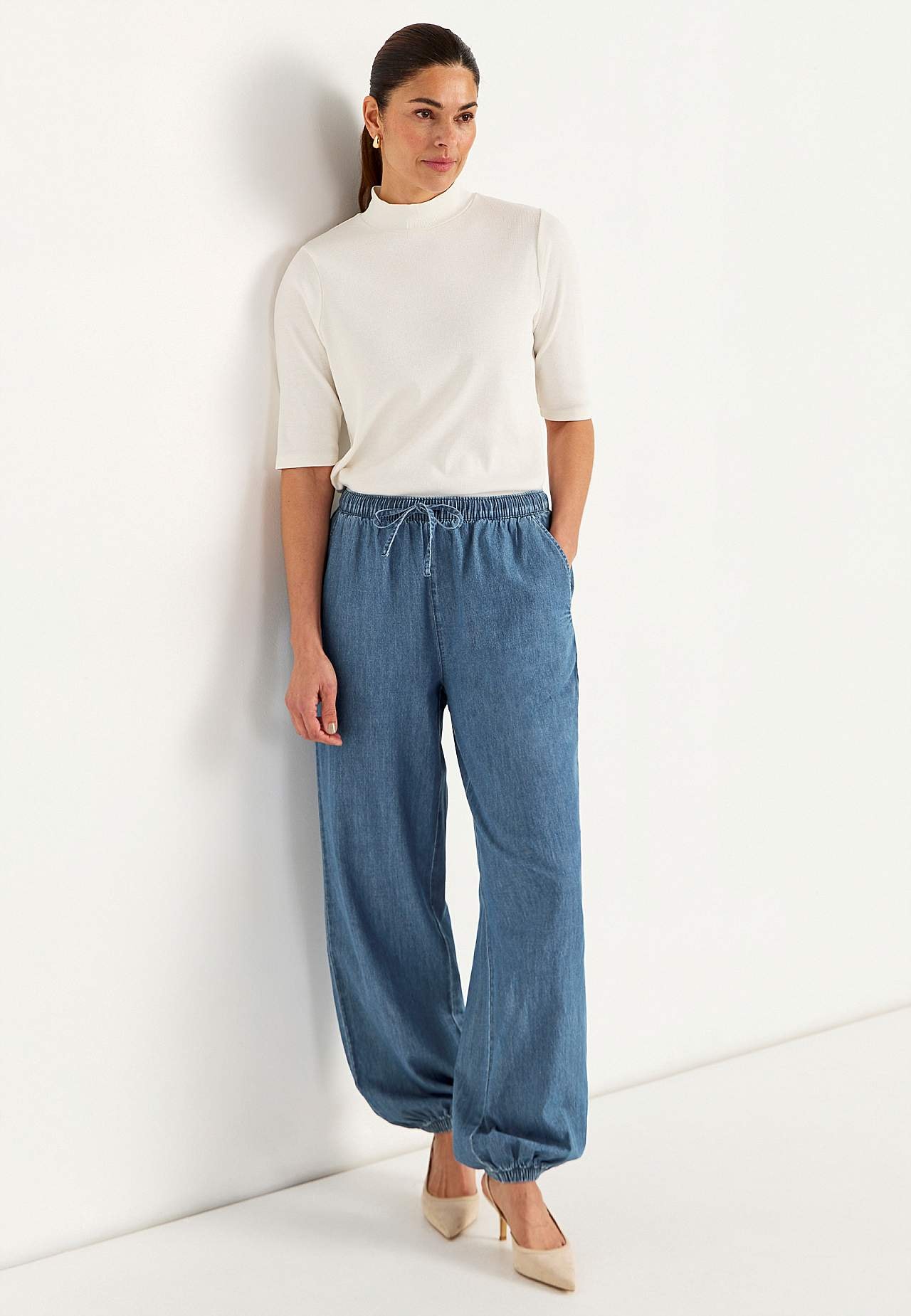 Hose aus leichtem Denim mit hohem Schnitt