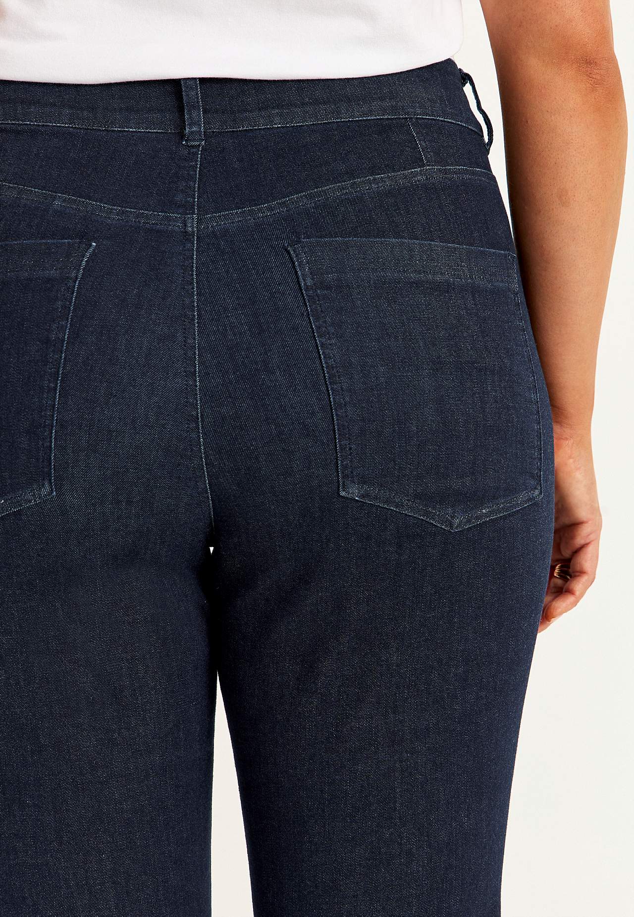 Gerade Jeans aus superstretch Denim - zwei Längen