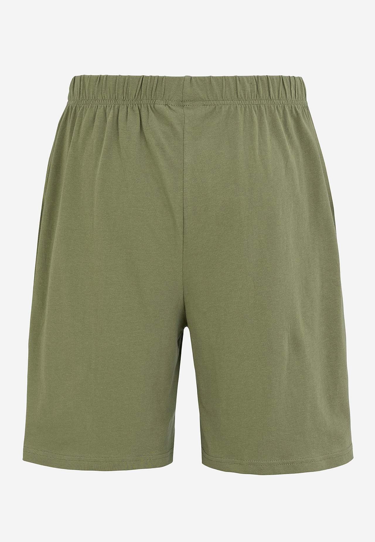 Schlafanzug mit T-Shirt und einer Shorts Dan