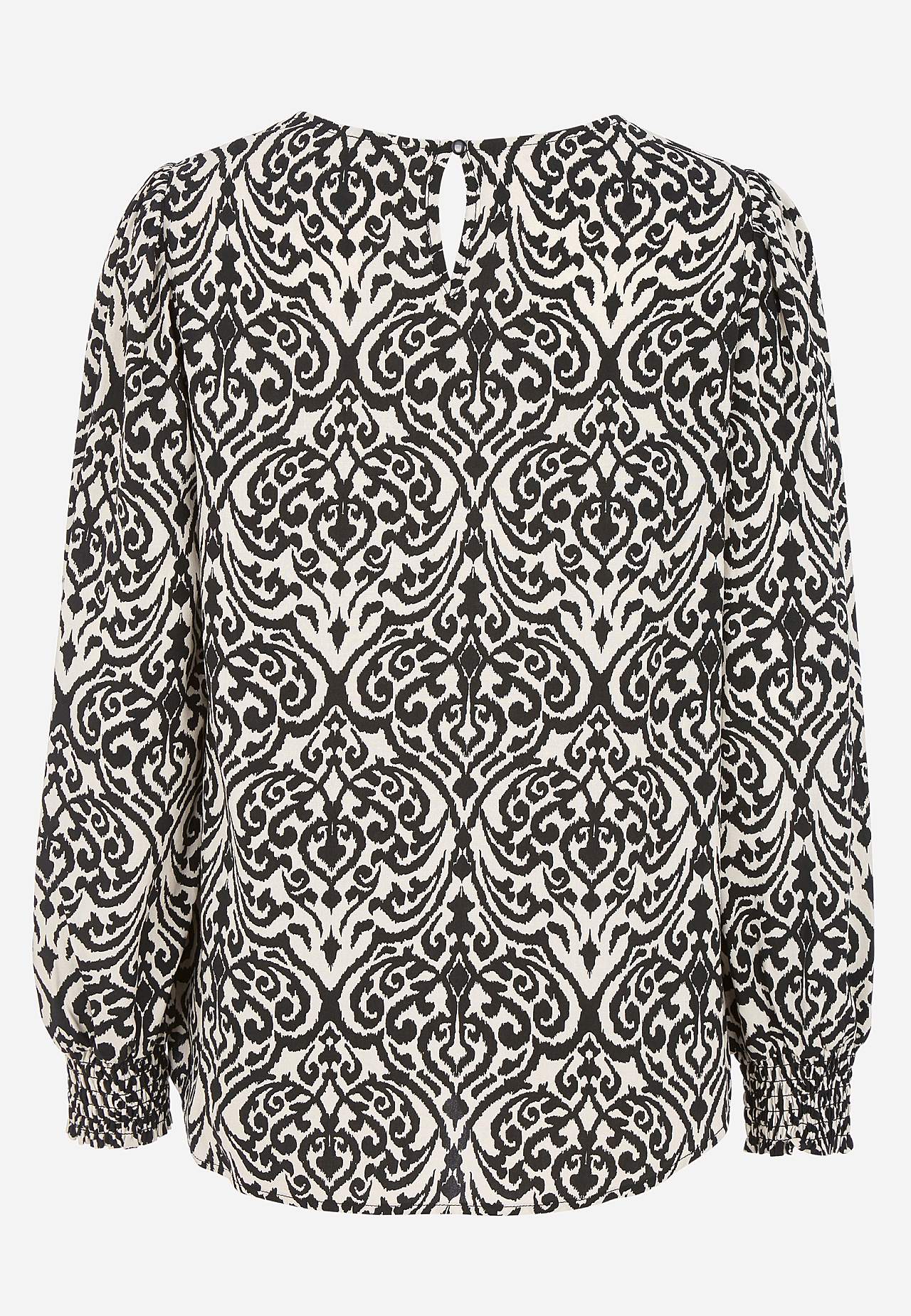 Bluse mit Smokarbeit an den Manschetten